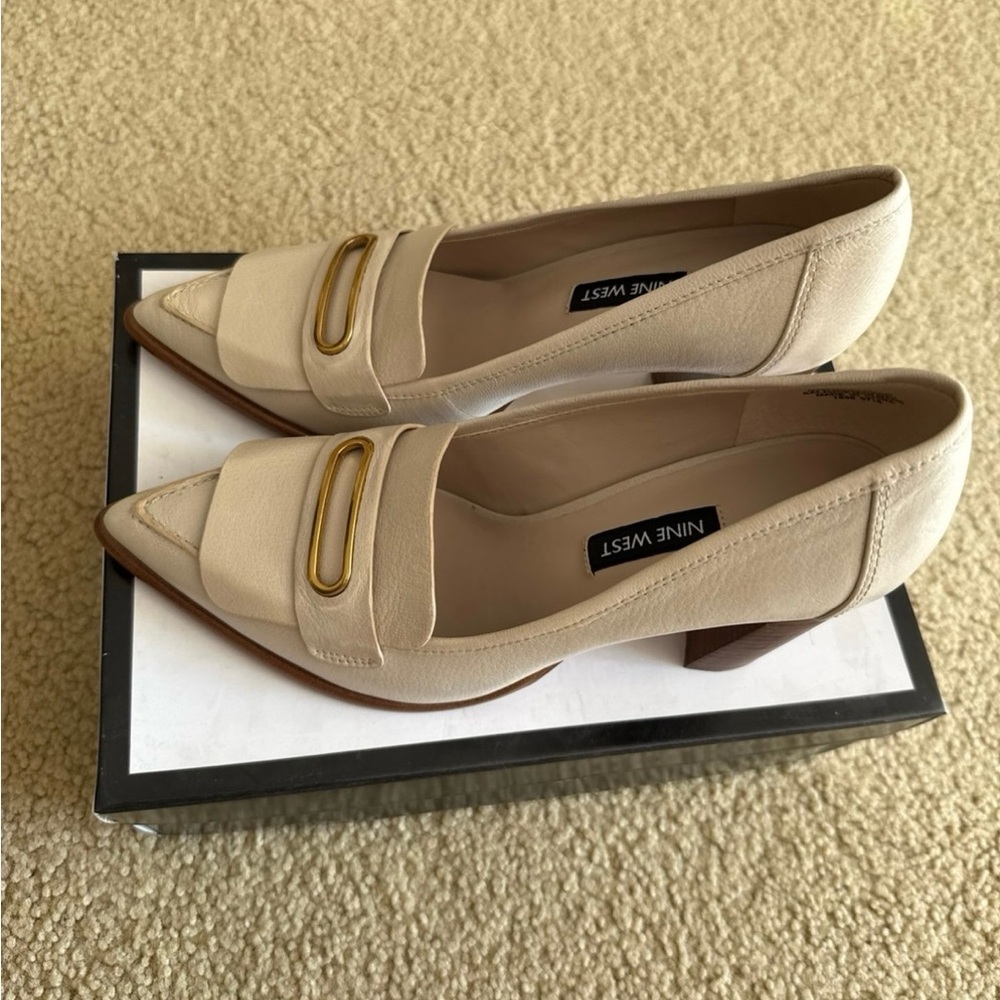 Nine West Beige pump with Gold Accent